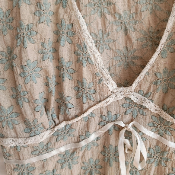 Blue Green and Beige Floral Lace Blouse - Picture 2 of 4
